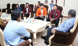 Supendi Saat Menerima Perwakilan BEM