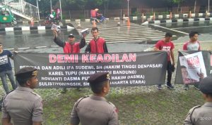 Massa Peduli Keadilan Di Halaman Gedung KPK