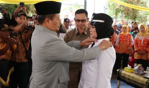 Komariah merupakan Kuwu Desa Wanguk Kecamatan Anjatan berdasarkan hasil musyawarah desa pemilihan kuwu antar waktu pada tanggal 9 Januari 2019