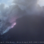 Gunung Merapi Mengeluarkan Guguran Awan Mengarah Ke Kali Gendol