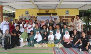 PT Pertamina (Persero) RU VI Balongan menyelenggarakan sosialisasi dan pelatihan pemanfaatan sampah plastik menjadi ecobrick yang diikuti oleh Mitra Binaan CSR RU VI