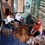 PT Pertamina RU VI Balongan Berdayakan Warga Dengan Budidaya Jamur Tiram