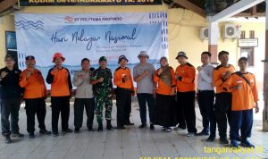 BPBD Indramayu Bersama 400 Relawan Bersihkan Pantai Glayem