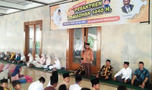 Bupati Indramayu, H. Supendi Saat Membuka Pesantren Romadhan Di Masjid Agung Indramayu