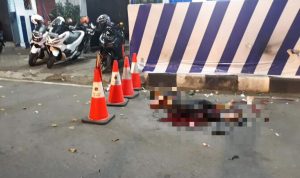 Pelaku Tunggal Bom Bunuh Diri Tergeletak Di Pos Bersama Pertigaan Kartosuro Solo Jawa Tengah