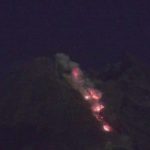Gunung Merapi Mengeluarkan Awan Panas Guguran Mengarah Ke Kali Gendol