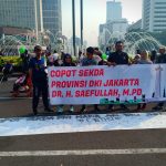 Kumpulkan Tanda Tangan Di Car Free Day, Sekelompok Pemuda Dan Mahasiswa Desak Copot Sekda DKI Jakarta