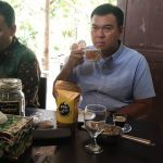 Rycko Menoza Cicipi Cita Rasa Kopi Krakatau Lampung