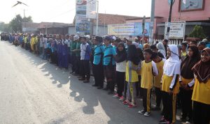 Peringati World Cleanup Day 2019, Berbagai Unsur Masyarakat Bersihkan Sungai Prajagumiwang