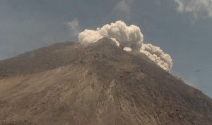 Gunung Merapi Keluarkan Guguran Awan Panas