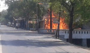 Si Jago Merah Ngamuk, Satu Kios Petasan dan Kembang Api Ludes Terbakar.