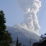Gunung Merapi Keluarkan Letusan Awan Panas