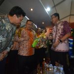 Bupati  Indramayu Supendi, Antusias Cicipi Produk Mitra Binaan CSR Pertamina