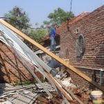 Angin Puting Beliung Hantam Rumah Warga Blok Simbartiba Lor Indramayu