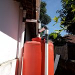 Wartono Warga Indramayu Memanen Air Hujan Untuk Di Minum Langsung Dan Sebagai Mitigasi Bencana