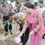 Peduli Lingkungan, Kapolres Tanam Pohon