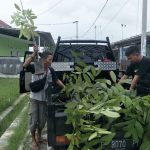 Warga Perum Graha Alana Terima Bantuan Bibit Pohon Dari DPKPP Indramayu