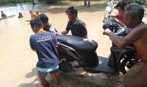Sungai Cilalanang Meluap, 130 Rumah 4 RT Terendam Banjir.