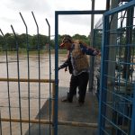 Memastikan Debit Air Aman, Kalak BPBD Indramayu Tinjau Bendungan Karet Bangkir