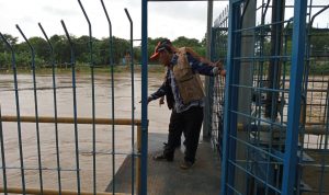 Memastikan Debit Air Aman, Kalak BPBD Indramayu Tinjau Langsung Bendungan Karet Bangkir.