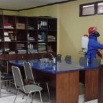 Cegah Covid-19, Kantor PWI Jawa Barat Disemprot Disinfektan