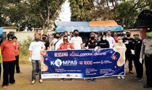 Menangkal Penyebaran Covid 19: Kompas, PSI Indramayu, JPKP, GPS Toto Bagikan 1000 Masker.