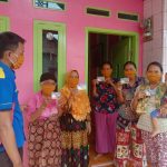 Relawan DMS dan Wiralodra Center Bagikan Masker Gratis Cegah Covid-19