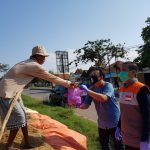 IWO Indramayu-Rumah Zakat Bagikan 200 Paket Sembako untuk Warga Terdampak COVID-19