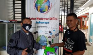 IWO Serahkan Bantuan untuk Anggota IWO Indramayu