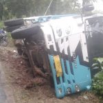 Truk Pengangkut Pasir Terbalik Di Gantar Indramayu