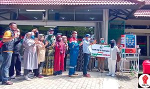 Perangi Covid-19, PWP Bagikan Alat Cuci Tangan Portable Ke Sejumlah Fasilitas Umum Di Kabupaten Indramayu