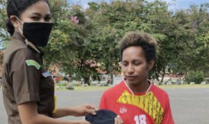 Kejati Papua Barat Bagikan Masker Antisipasi Covid-19