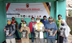 Warga Terdampak Banjir dan Covid-19 di Kabupaten Bandung Diberikan Paket Sembako