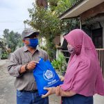 Ringankan Beban, PWI Jabar Bantu Sembako Kepada Warga Terdampak Covid-19