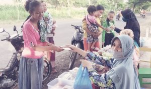 Forum Pemuda Alasbuluh: Beli Takjil Dapat Masker