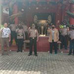 Jajaran Kepolisian Sektor Jatibarang, Polres Indramayu Bhakti Sosial Bersih-Bersih Tempat Ibadah Untuk Mencegah Penyebaran Covid-19