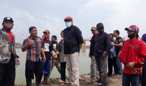 Ono Surono Ajak Warga Gotong Royong Atasi Banjir Rob