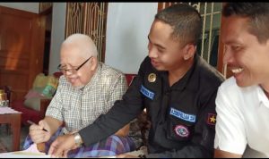 Ormas Gantara Terima Wakaf Musholla kuno.