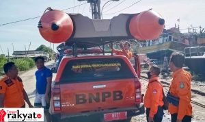 Peningkatan Gelombang Tinggi Perahu Nelayan Indramayu Terbalik