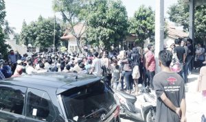 Kuwu Desa Tersana Indramayu Dituntut Mundur Oleh Warga
