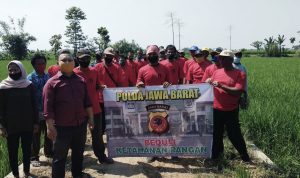 Polda Jabar Berikan Sumbangan 25 Ton Pupuk ke Serikat Tani Indramayu