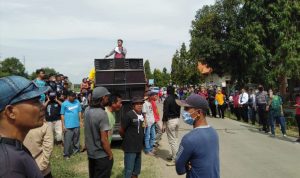 Masyarakat Desa Tersana Kembali Bersikeras Tuntut Kuwu Mundur