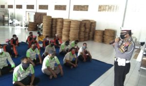 Unit Dikyasa Sat Lantas Polres Indramayu Gelar Pelatihan Etika Berlalu Lintas Bagi Pengemudi