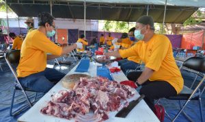 Pertamina Salurkan Daging Kurban Untuk Masyarakat Sekitar Kilang Balongan