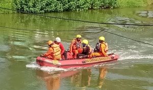 Seorang Wanita Diduga Bunuh diri, Terjunkan Diri Ke Sungai