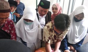 Paslon Nomor Urut 1 Sholawat Hadiri Khitanan Massal Peringati Hari Santri Nasional