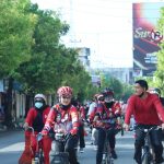 Nina-Luky Lakukan Gowes Keliling