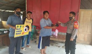 Antisipasi Penyebaran Covid-19, Polsek Cantigi Bagikan Masker