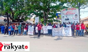 Buruh Indramayu Dan Berbagai Organisasi Masyarakat Unjukrasa Menolak Omnibus Law Cipta Kerja