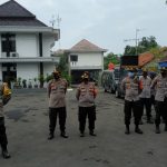 Kabag Ops Polres Indramayu jajaran Polda Jabar Pimpin Apel Kesiapan Pengaman Aksi Unjuk Rasa di depan Kantor DPRD